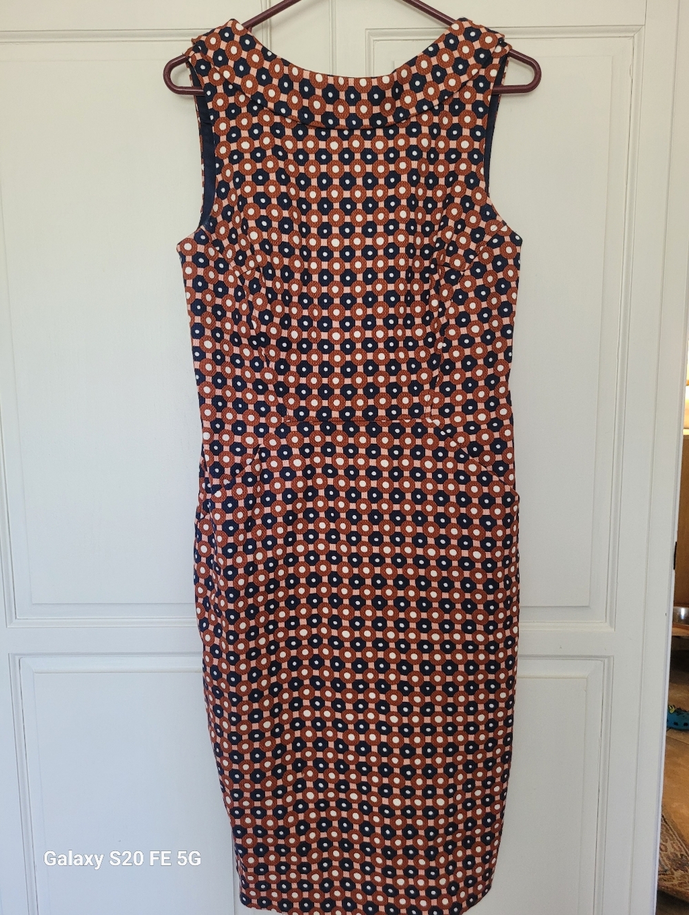 Boden Sleeveless Geometric Print Sheath Dress in Rust And Navy